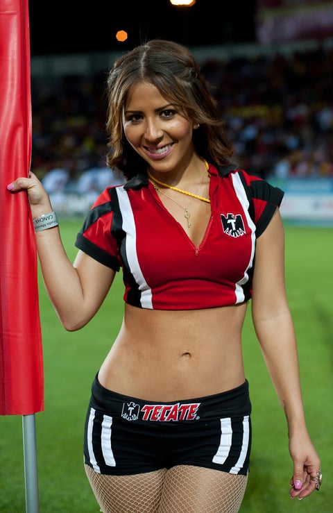 La bella chica estuvo en el estadio Morelos.