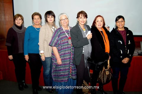 Susana , Tata, Lupita, María Elena (conferencista), Teresa, Luz Antonia y Fabiola.