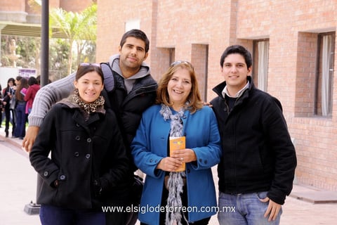 Cristy  Velazco, Pedro Sánchez, Flor de María Cardona y Roberto Chacón.