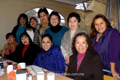 Rocío , Martha, Adriana, Lili, Caro, Magda, Alicia, Martha L., Rosario, Flor y Adela.