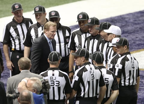 Roger Goodell, comisionado de la NFL charló con los oficiales antes de iniciar el encuentro deportivo.