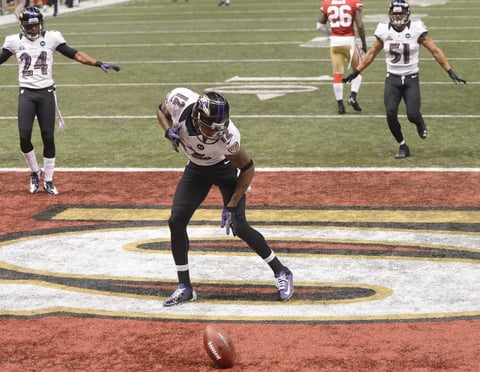 Jacoby Jones, de los Ravens de Baltimore celebra un touchdown marcado en el segundo tiempo del encuentro.