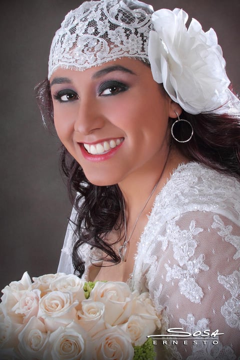 Lic. en Derecho Ana Cristina Ávalos Rivas el día de su boda con el Sr. Armando Uriel Vega Zúñiga.- Studio E. Sosa
