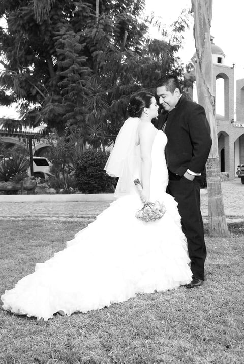 QFB. Diana Isabel Hernández Domínguez y Lic. Carlos Efraín Luján
Olguín, el día de su matrimonio.- Aldaba&Diane Fotografía