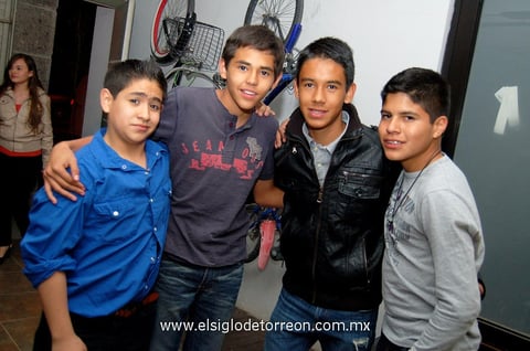 Poncho  Miguel, Juanpi y Roberto Baranda.