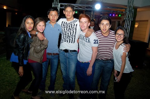 Melisa, Valeria, Jorge, Alan, Adolfo, Emmanuel, Fito y Ana Pau.
