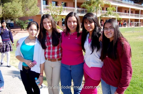 Mariana, Luz, Andrea, Itzel y Carolina.