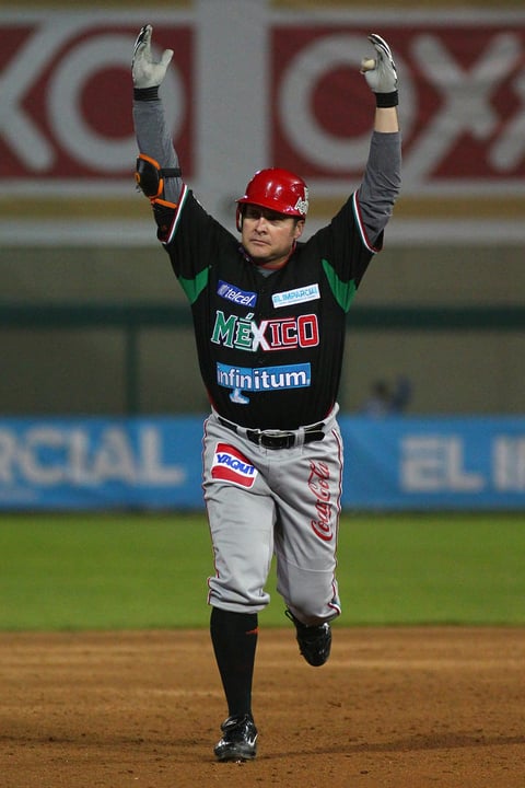 Karim García de México celebrando.
