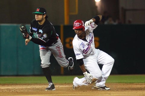 El mexicano Alfredo Amezaga y Abraham Almonte de República Dominicana.
