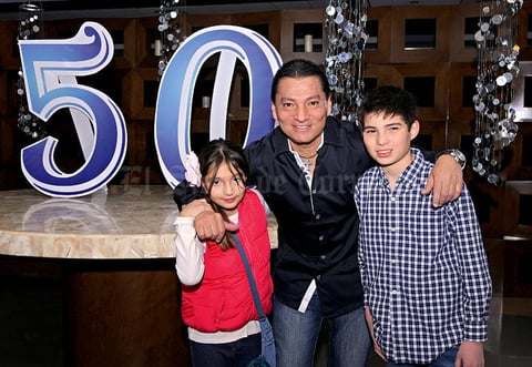 Cristóbal Fernández de Lara Carreón junto a sus hijos Isabel y Cristóbal