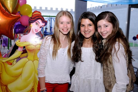 Ana Isabel, Karina y Nayla.