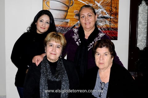 María de Jesús, Susana Muñiz, Consuelo Elizabeth y Eloísa de Moreno