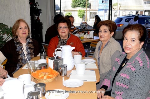 Consuelo, Rosa María, Eva y Elvia