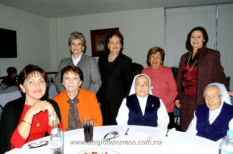 Cristy, Patricia, María Elena, Celia, Cristina, Marilupe, madre Chonita y madre Concepción