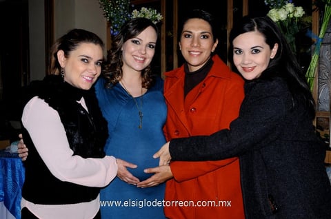 Marty, Liliana y Georgina junto a Alejandra durante su festejo.