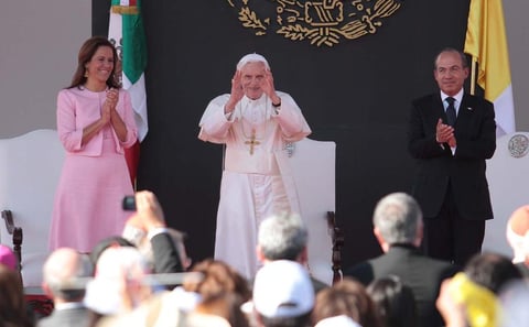 En el año 2012, el papa realizó su esperada visita a México y fue recibido por el presidente Felipe Calderón y su esposa Margarita Zavala.