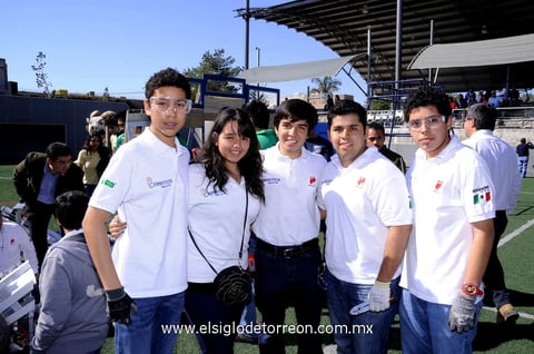 Luis , Alejandra, César, Ranferi y Arturo.