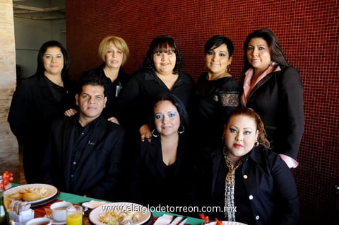 Dora Elena, Lourdes, Martha, Verónica, Alejandra, Ángel, Luz María y Claudia.