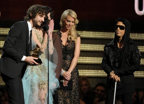 En la llamada Gran noche de la música, "Somebody That I Used to Know", de Gotye, ganó como grabación del año en su colaboración con Kimbra, que el año pasado vendió seis millones 800 mil unidades.