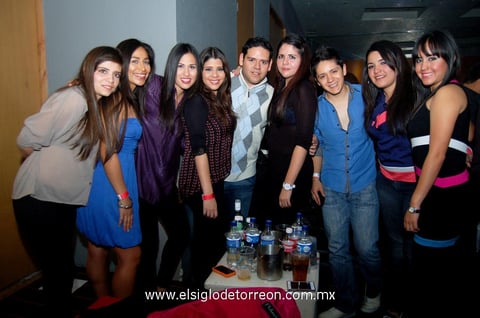 Montserrat , Rosalía, Bertha, Ana, César, Samantha, Fer, Ariadna y Cristy.