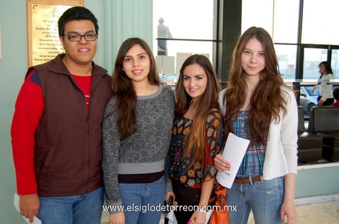 Fernando, Karina, Lucero y Daniela.