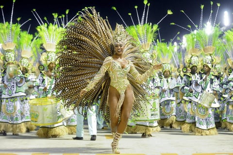 Además de esperar el veredicto, las escuelas comienzan a pensar ya en el carnaval del próximo año y algunas ya han manifestado la posibilidad de presentar desfiles en homenaje al fútbol, el deporte rey de Brasil precisamente en el año en que el país organizará el Mundial.