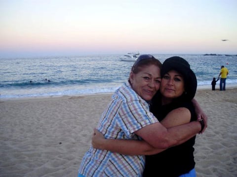 Mi mamá visitándome en Diciembre 2012 en los Cabos