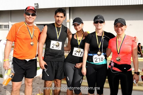 Julio  Pérez, Jhonny Nava, Barbara Jaidar, Alicia Fuentes e Ivette Delgado.