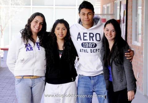 Cristina, Andrea, Javier y Karen.