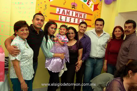 Rosa María, Jorge, Lisset, Janinne, Gabriela, Roberto, Iván Antonio, María Eugenia y Manuel.