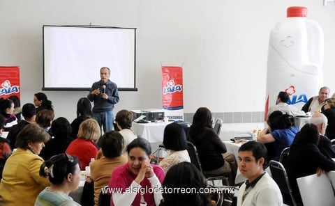 Luis  Rey encabezó ayer la presentación del Directorio 2013 de 'Héroes Laguna'.