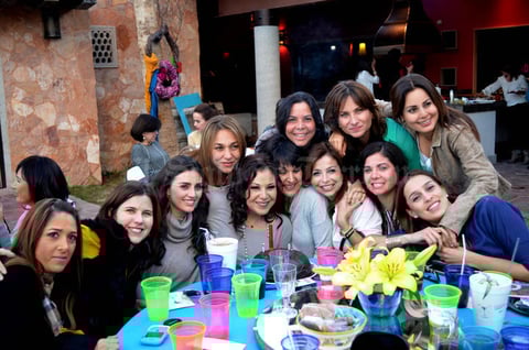 Sofía, Susana, Mónica, Liliana, Lizbeth, Cecy, Paola, Adriana, Danny, Marycristy, Sandra y Julia.