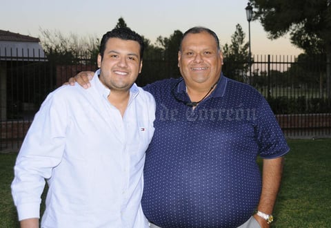Jaime Ramírez Borjón acompañado de su hijo Jaime Ramírez Sánchez.