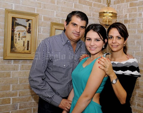 Ana Isabel Campillo Mexsen celebró sus 16 años de edad con alegre destejo ofrecido por sus papás Pepe Campillo y Ana Isabel Mexsen de Campillo.