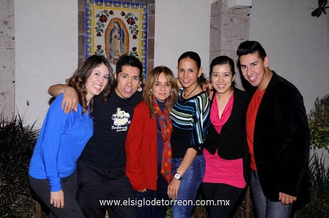 Denisse,  Iván, Miriam, Marcela, Sonia y José Luis.