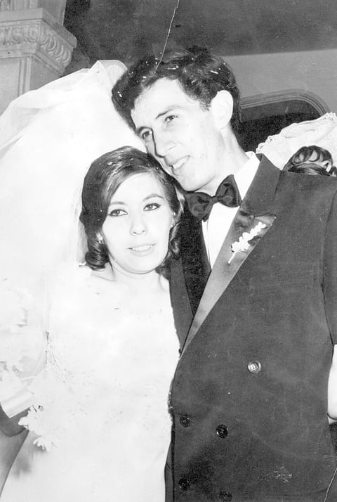 Yelitza Cárdenas Quiñones y Teodoro Varona Domí­nguez en su boda en 1969.