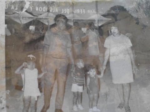 Paseando en la feria del aldogón y la uva, Guadalupe Ruelas, José Ruelas Medina, José Ruelas Jr., Manuela Pérez de Ruelas y Nancy Ruelas.