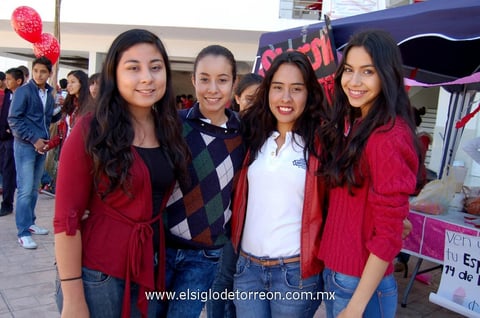 "TALENT SHOW".  Elena, Fanny, Diana y Jaqueline disfrutaron de un día muy especial.