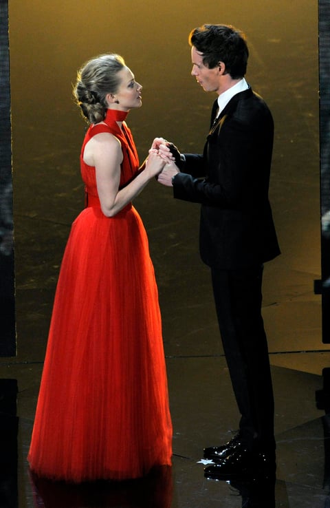 Amanda Seyfried, y Eddie Redmayne deleitaron durante la actuación de 'Los Miserables'.