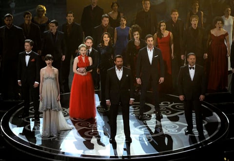 Hugh Jackman, Anne Hathaway, Russell Crowe, Helena Bonham Carter y Amanda Seyfried, ofrecieron una actuación de "Los miserables".