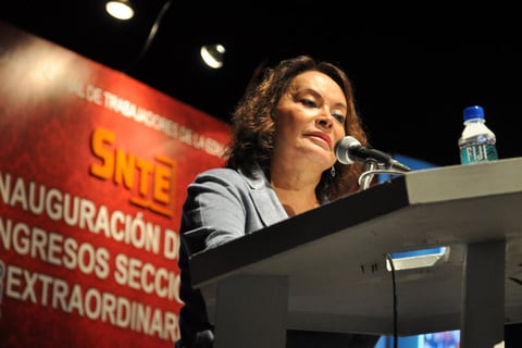 La vuelta del PRI al poder el pasado diciembre con Enrique Peña Nieto supuso un revés para "La Maestra", con la reforma educativa que choca con el poder de maniobra en el sector que acapara el SNTE, que hasta ahora tenía el control de las plazas docentes del país.