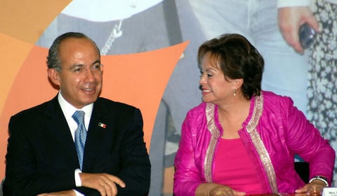 También exsenadora, el poder de Gordillo fue tal que se le considera pieza clave en el apretado triunfo de Felipe Calderón en las elecciones presidenciales de 2006, de modo que ella llegó a desvelar que pactó con el entonces candidato del conservador Partido Acción Nacional (PAN).