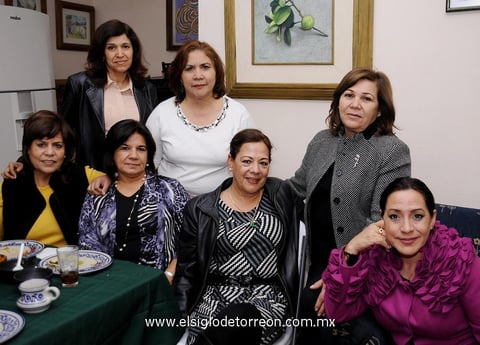 LAURA , María Elena, Clelia, Luz María, Pilar, Martha y Cristina.