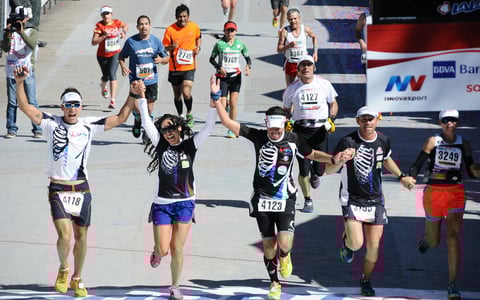Los amigos festejaron a lo grande su arribo a la meta del maratón, ello luego de varias horas de gran esfuerzo en el recorrido por las ciudades de Gómez Palacio, Lerdo y Torreón.