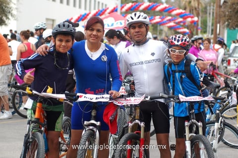 Ángel, Lilia, Víctor y Víctor.