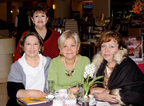 Coyo, Laura, Luli y Chiquis.