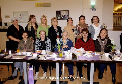 Luli, Güera, Chiquis, Lupita, Coyo, Mary, Laura, Martita, Nancy, Rosy, Perlita y Emita.