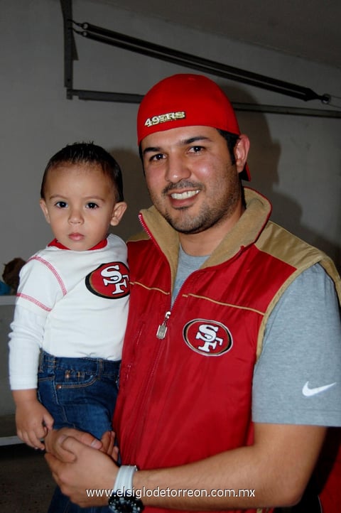 Carlitos y Carlos Trasfí asistieron a una agradable recepción de cumple.