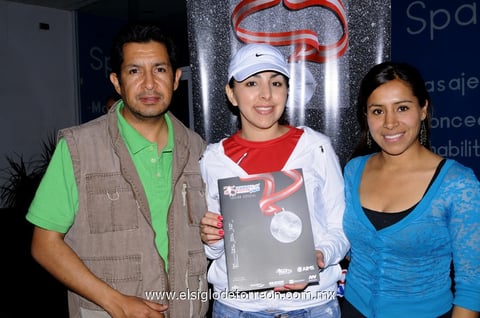Édgar  Salinas, Madya López y Mary Balderas.