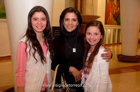 NATALIA,  Maritere y Sofi.
